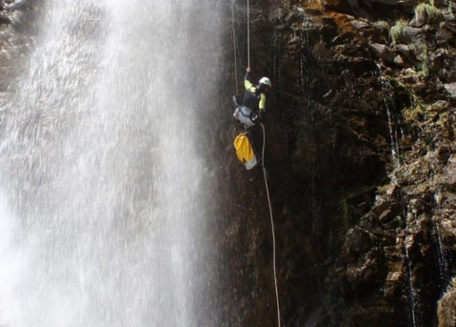 Descenso extremo de rapel